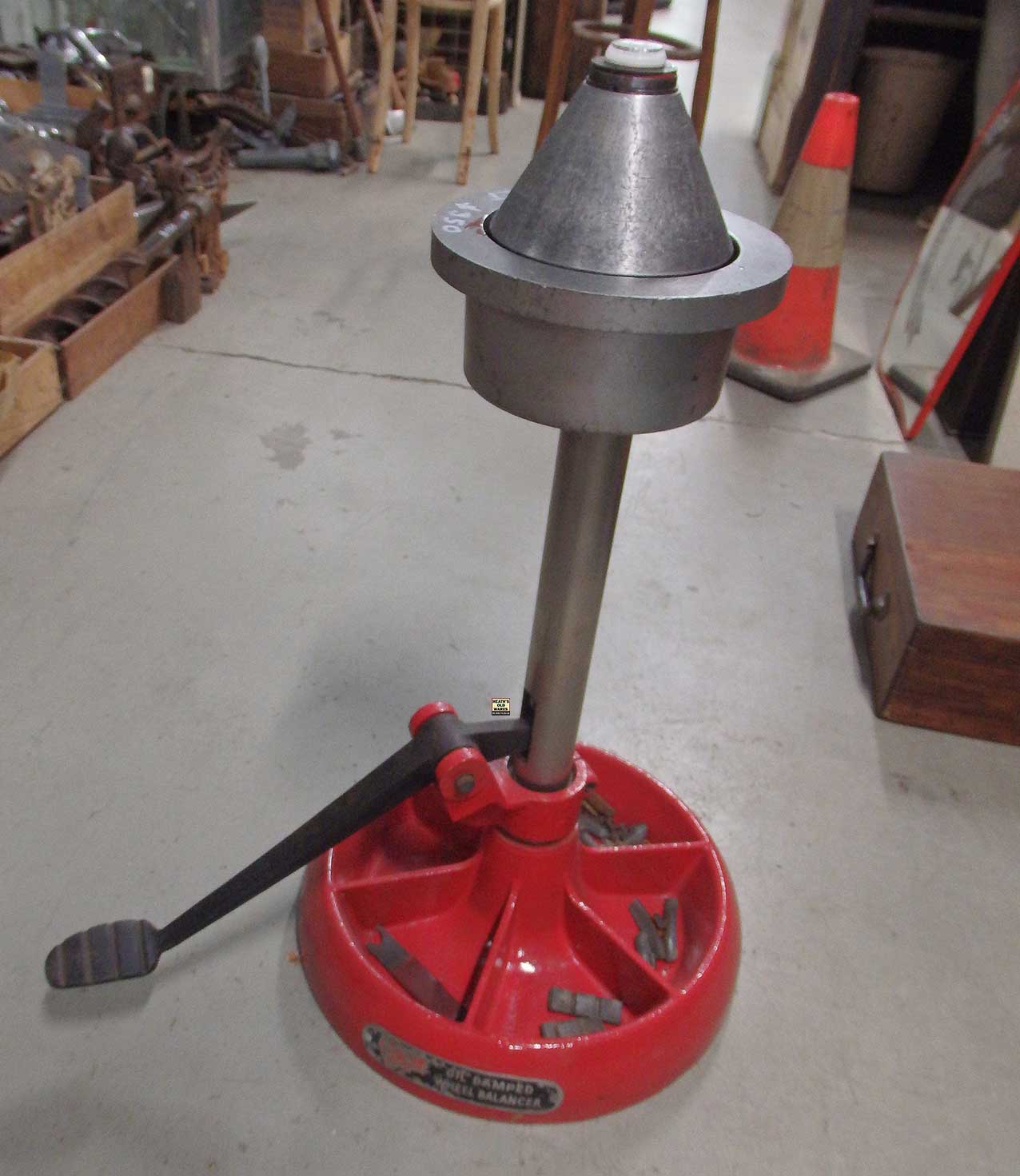 Replex oil-damped wheel balancer