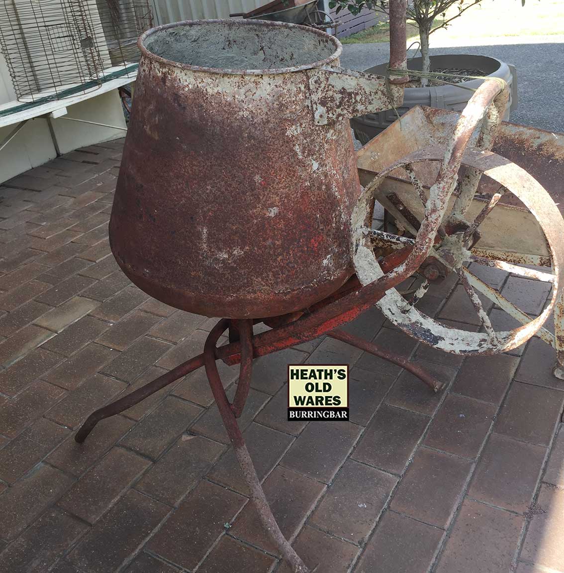 HEATHS OLD WARES, COLLECTABLES, INDUSTRIAL ANTIQUES Burringbar NSW
